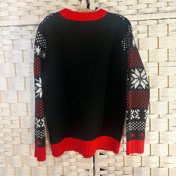 Kungfu Dabbing Santa Sweater - Picture 5 of 6